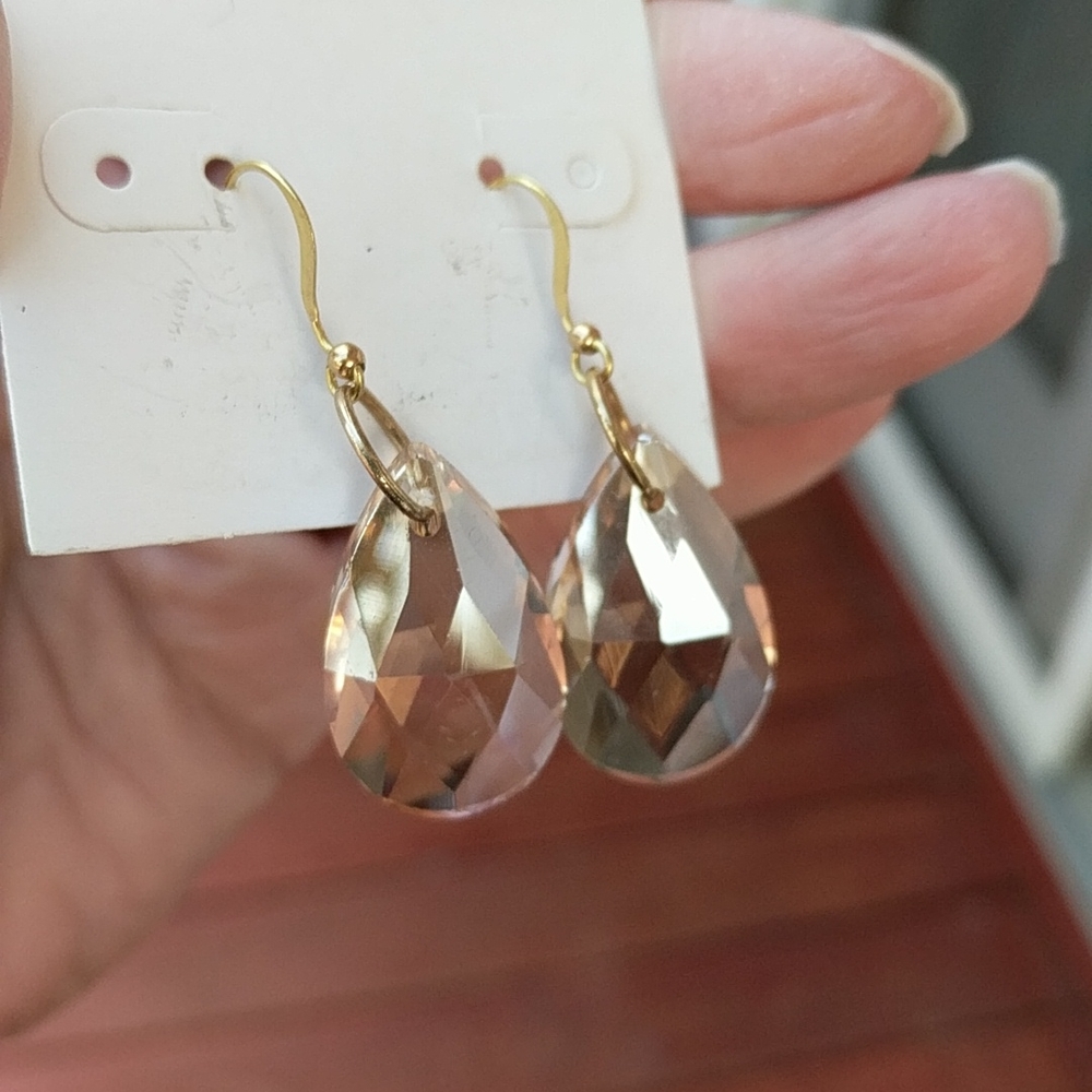 ISLAND DESIGN EARRINGS!